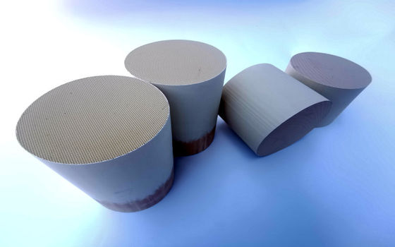 HC CO NOx TWC Trójdrożne katalizatory do samochodowego podłoża ceramicznego do kontroli emisji