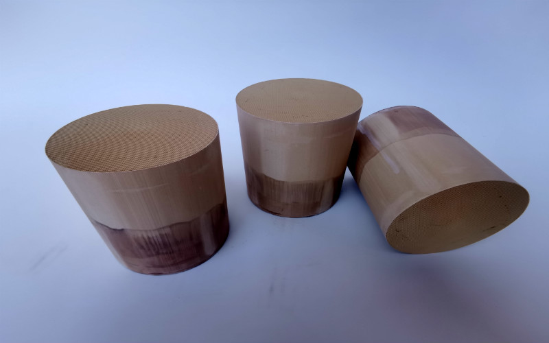 Katalizator do silników Diesla z kordierytu Ceramiczny nośnik katalizatora o strukturze plastra miodu 200 oczek